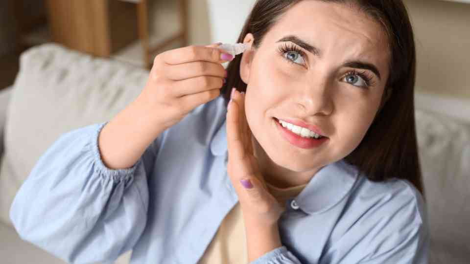 extract earwax at home